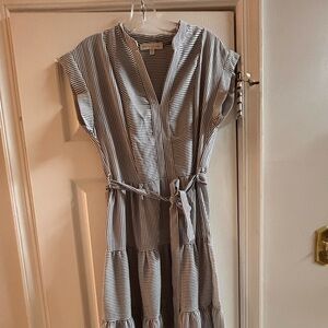 Monteau Gray Wrap Midi Dress with V-Neck and Short Sleeves